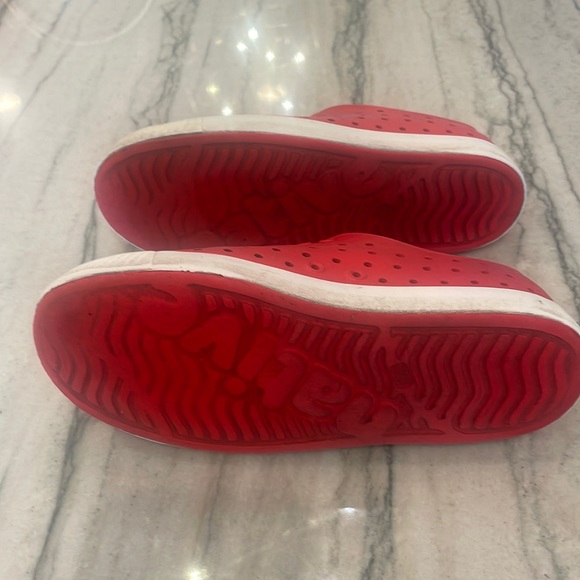 Native Shoes. Red. J2 - Picture 5 of 5
